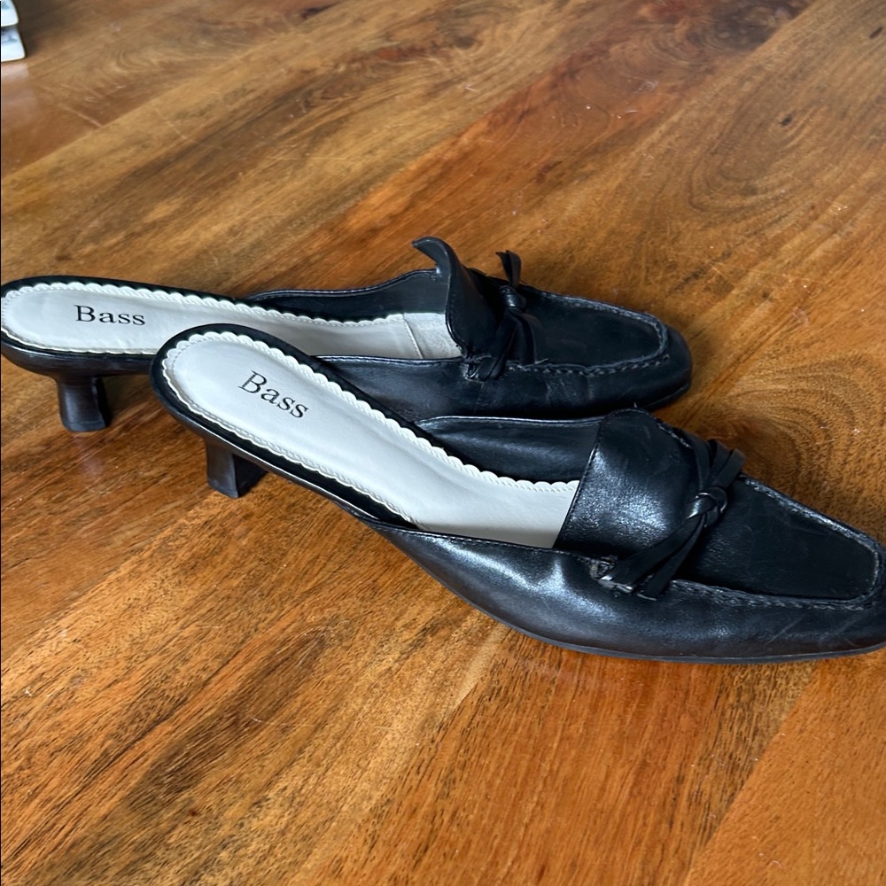 SOLD - Bass Black Leather Knot-Trim Slip-On Mules Kitten Heels Y2K vintage